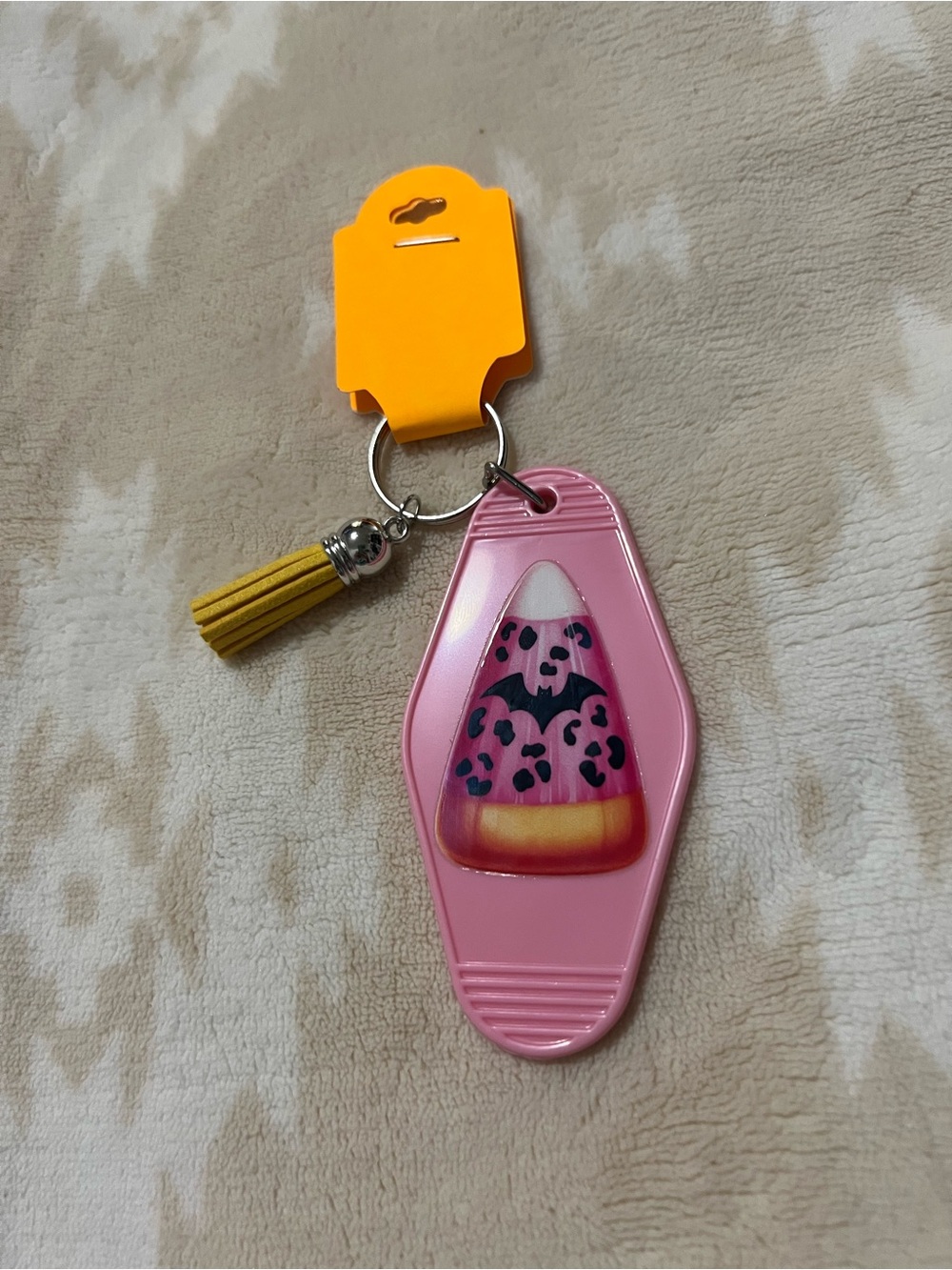 Candy Corn Keychain 🦇 - Picture 2 of 3